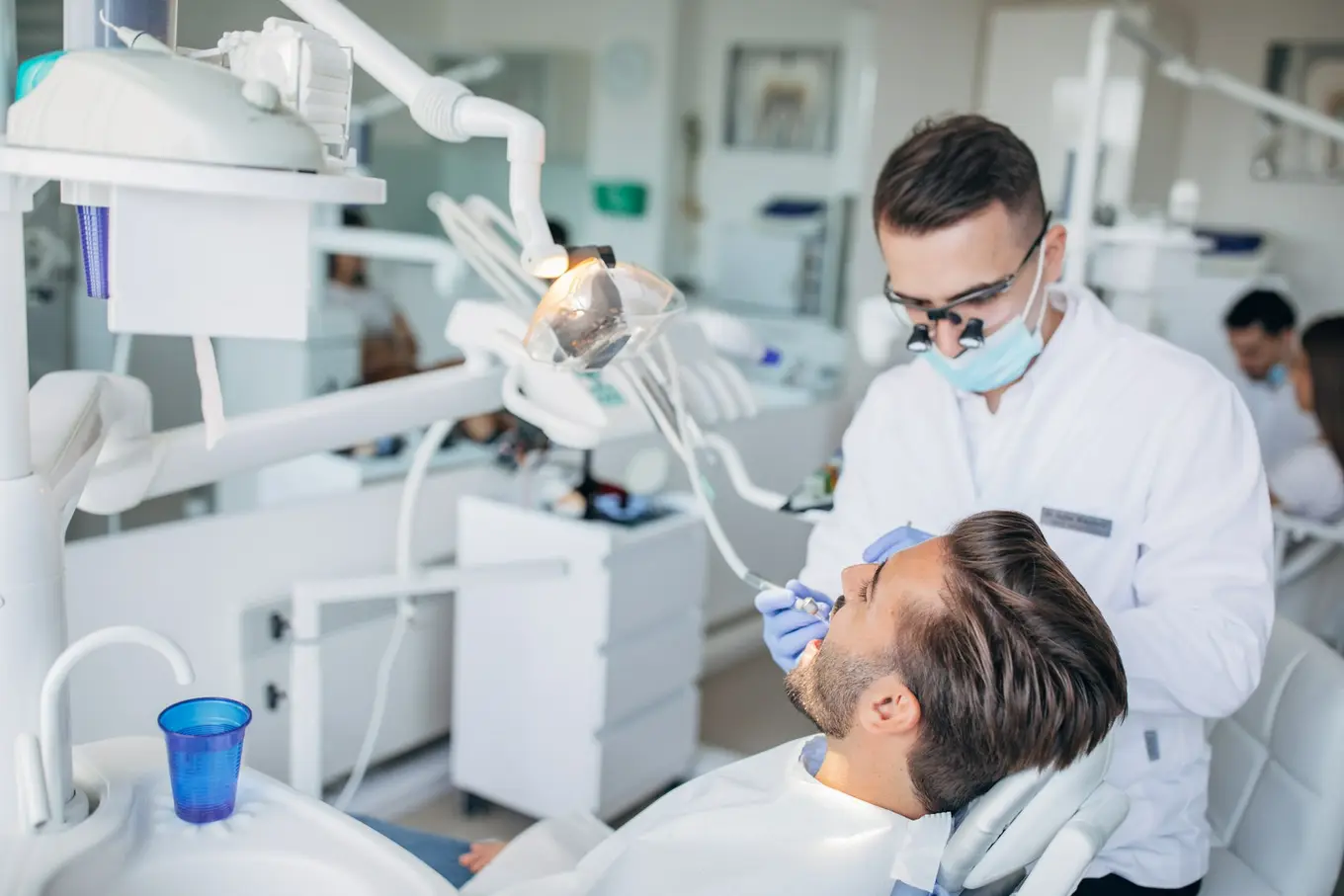 Jakie są przeciwwskazania do wykonania bondingu zębów?